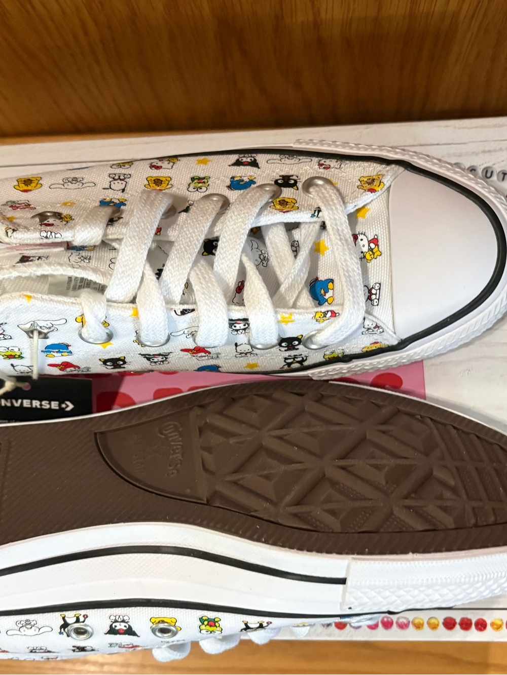 Converse x Hello Kitty Friends BFFS Chuck Taylor All Star Low Top Womens 7.5 NWT - Picture 3 of 6